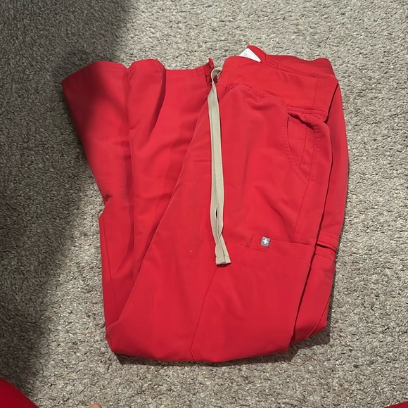 Figs High Waisted Yola Skinny Scrub Pants in Neon red - Picture 1 of 2